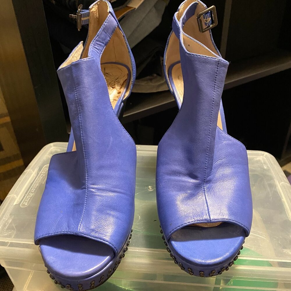 Blue wedge open toe shoes